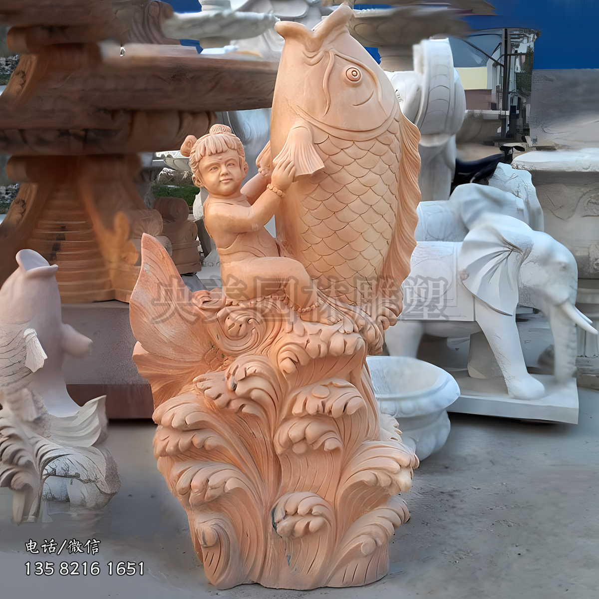 馱著一個(gè)孩子的躍水鯉魚石雕