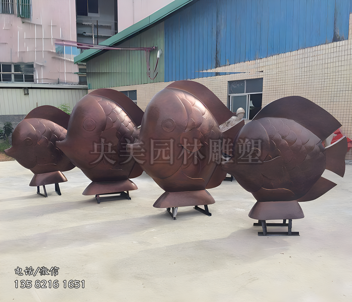 可愛的觀賞魚銅雕塑