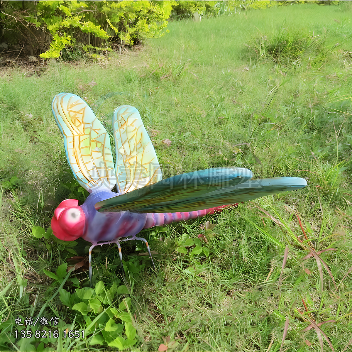 玻璃鋼彩繪蜻蜓雕塑