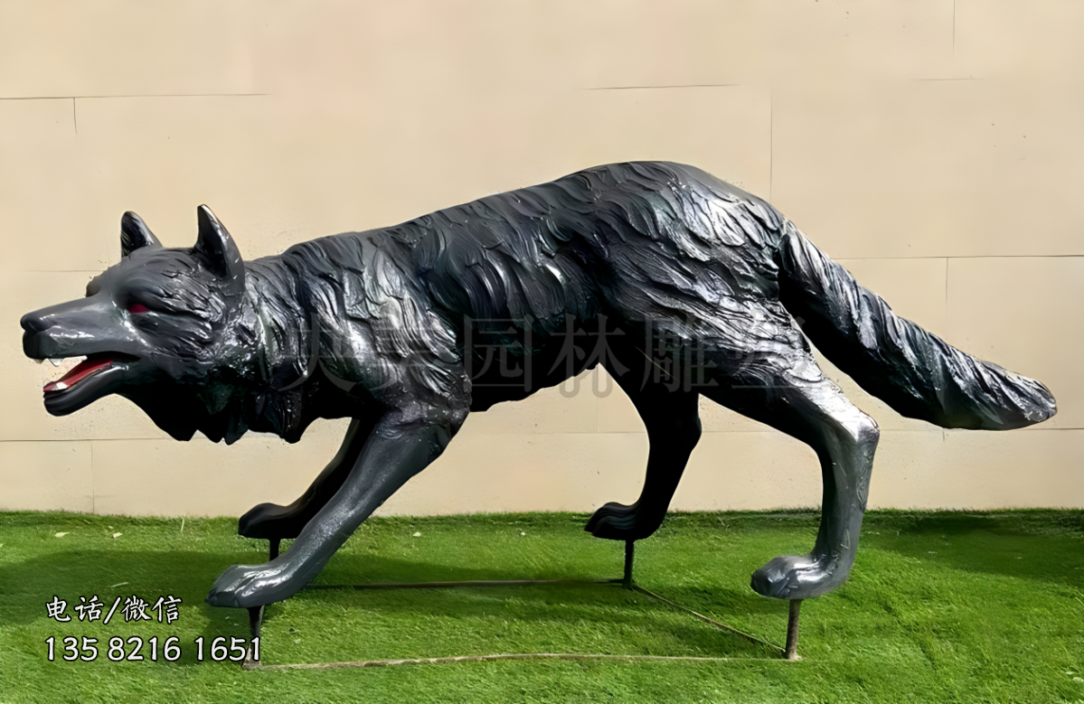 玻璃鋼仿真奔跑的狼雕塑