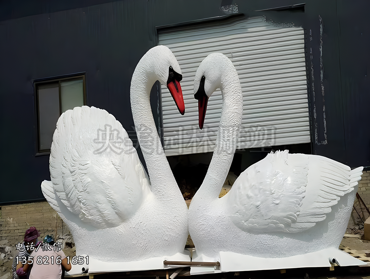 玻璃鋼愛心天鵝雕塑