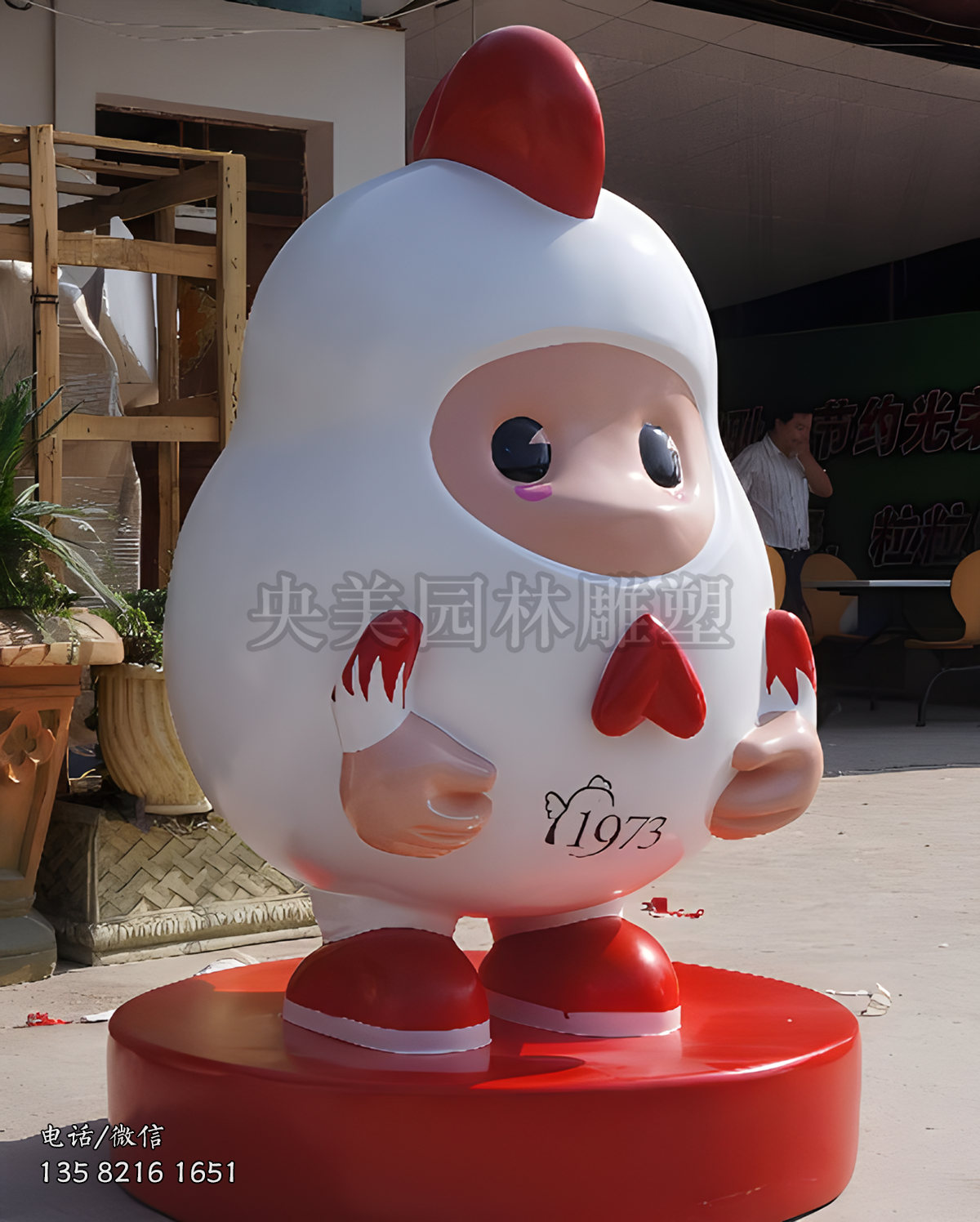 可愛的卡通小雞ip雕塑