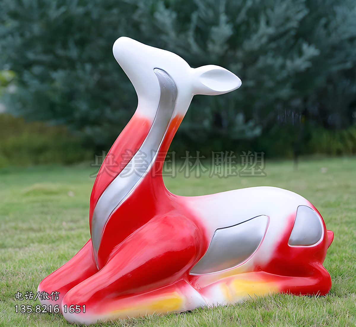 臥著的玻璃鋼彩繪梅花鹿雕塑