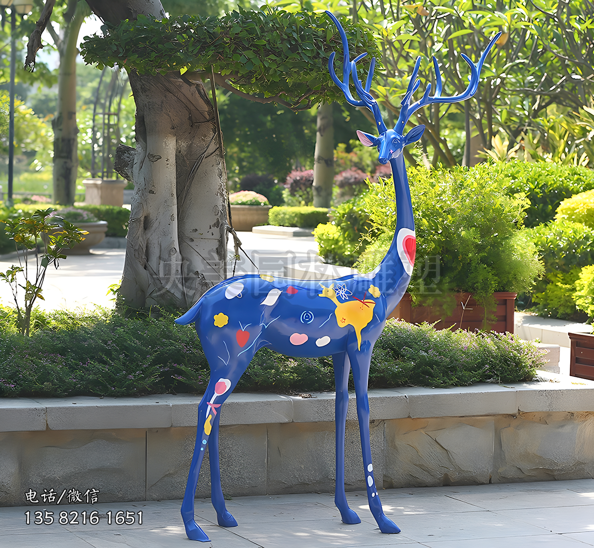 玻璃鋼彩繪藍(lán)色梅花鹿雕塑