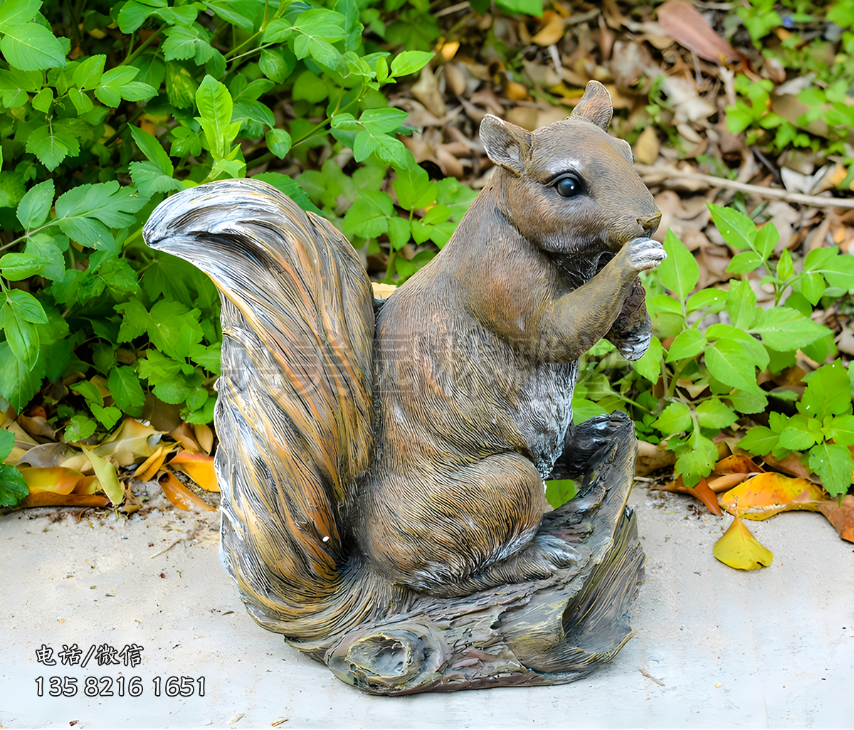 玻璃鋼仿銅松鼠雕塑擺件