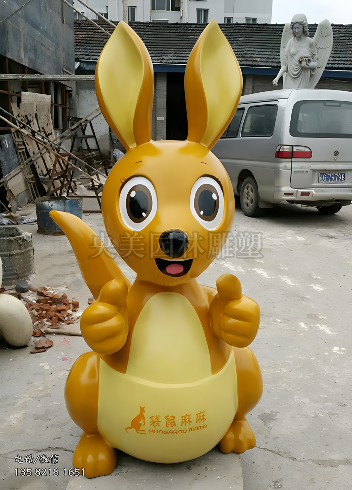 豎大拇指的玻璃鋼卡通袋鼠雕塑造型
