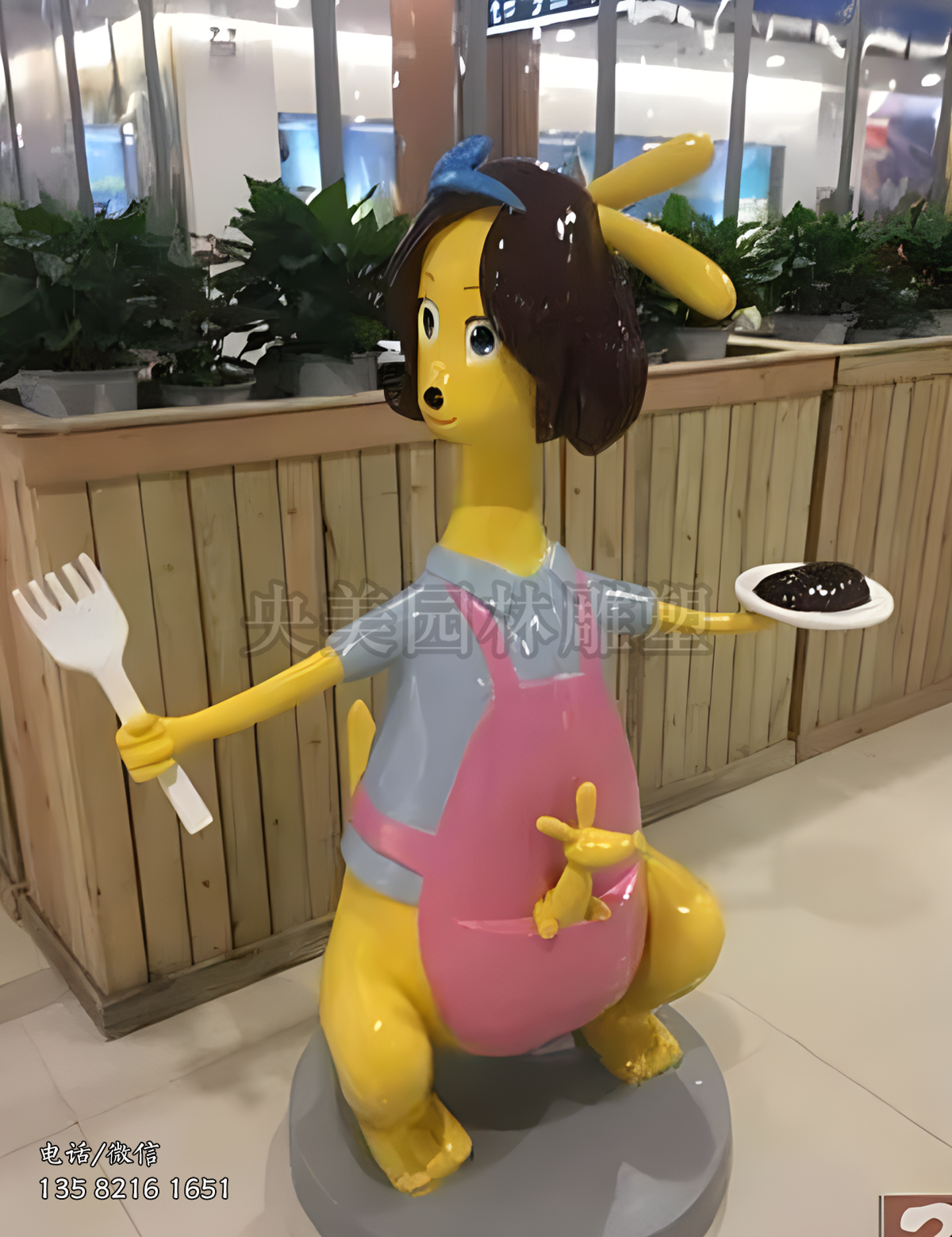 做飯的卡通袋鼠媽媽雕塑