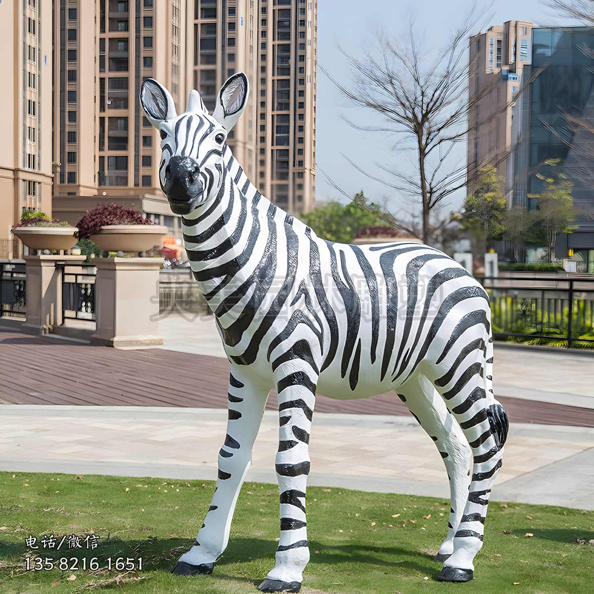 站立的玻璃鋼仿真斑馬雕塑