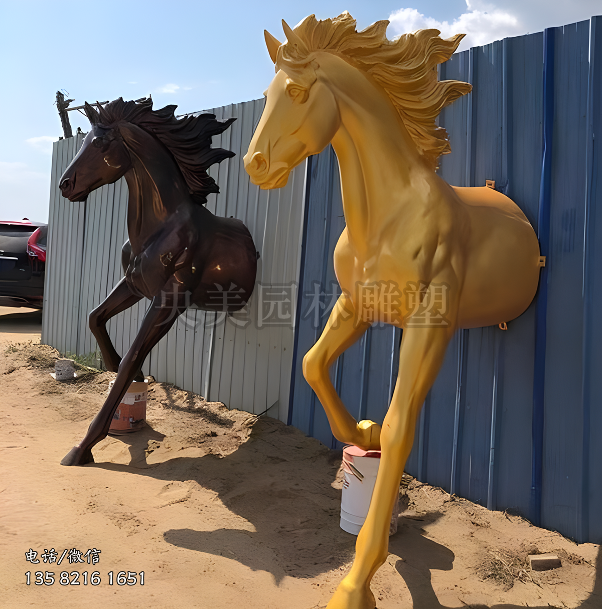 玻璃鋼噴漆穿墻馬雕塑