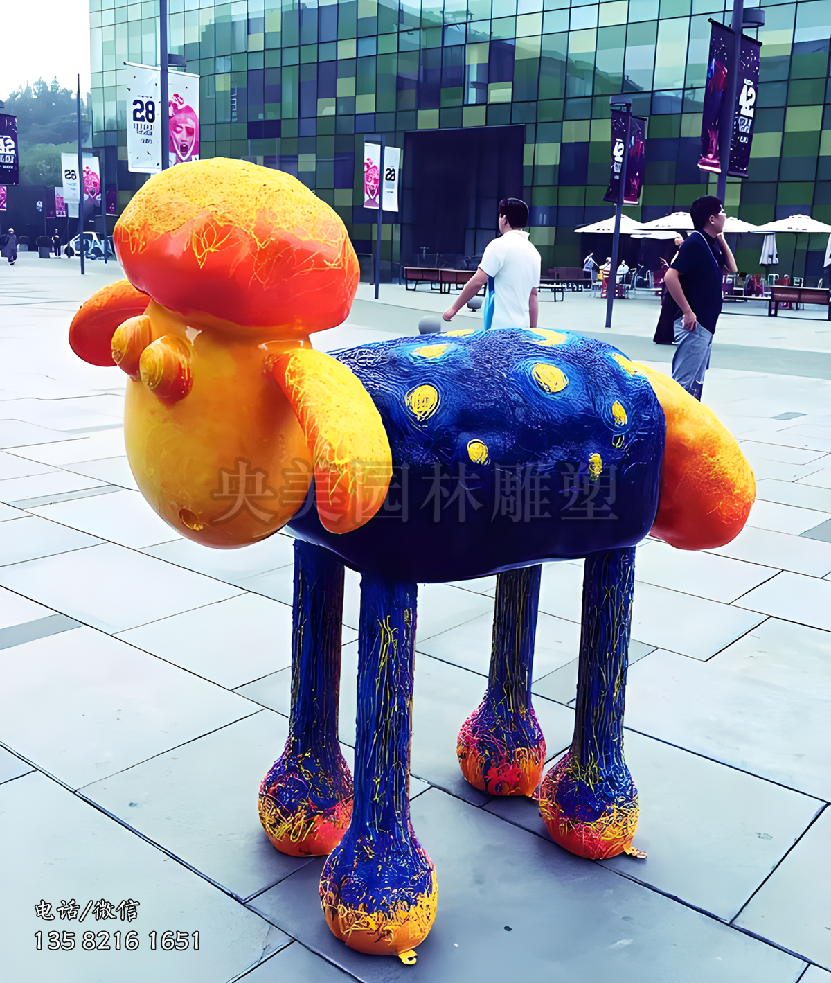 玻璃鋼彩繪肖恩羊雕塑