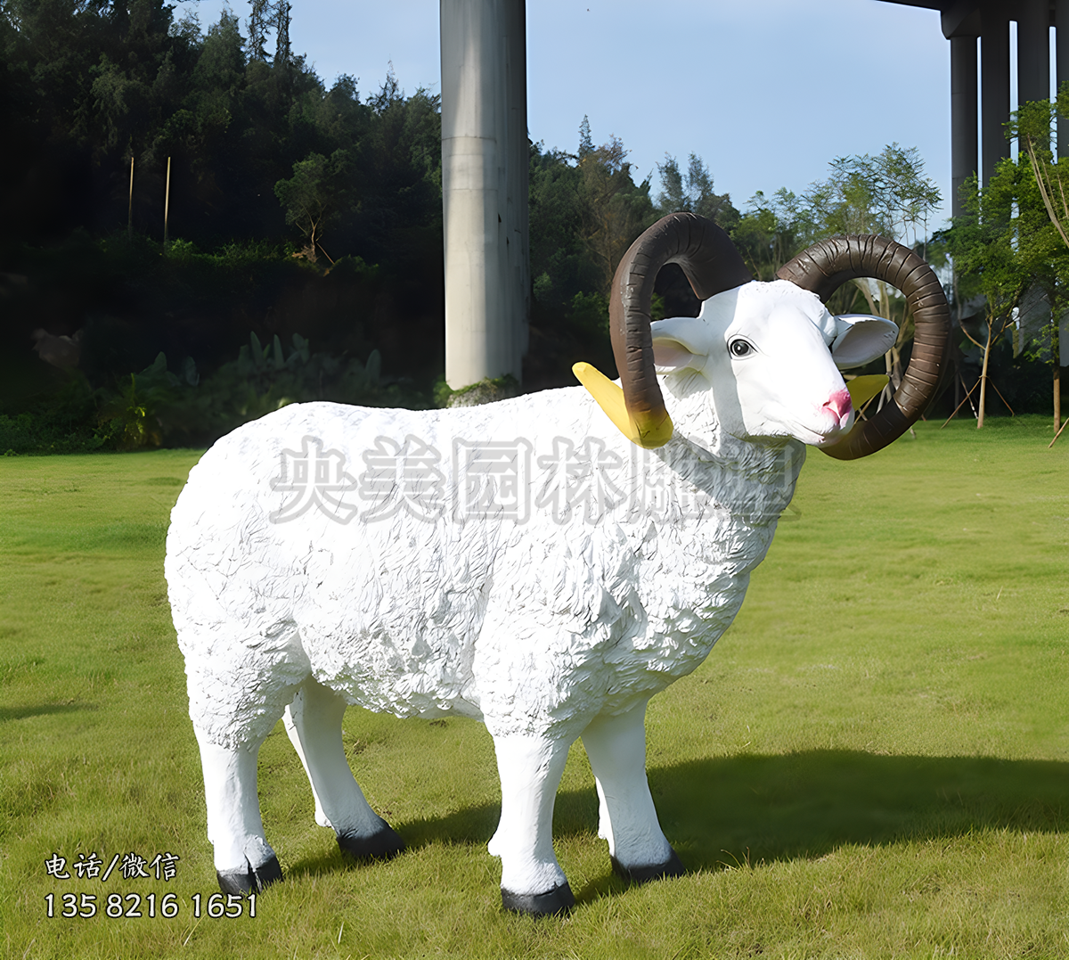 玻璃鋼仿真山羊雕塑