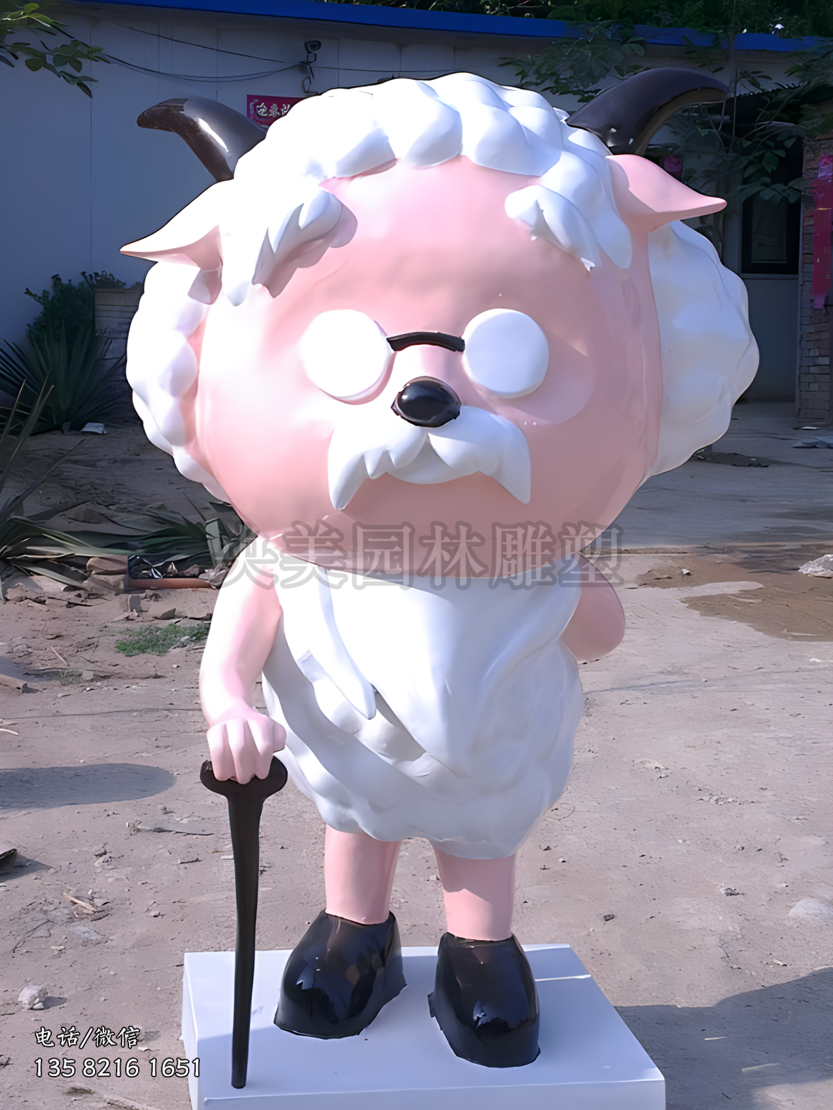 玻璃鋼仿真老村長(zhǎng)（慢羊羊）雕塑
