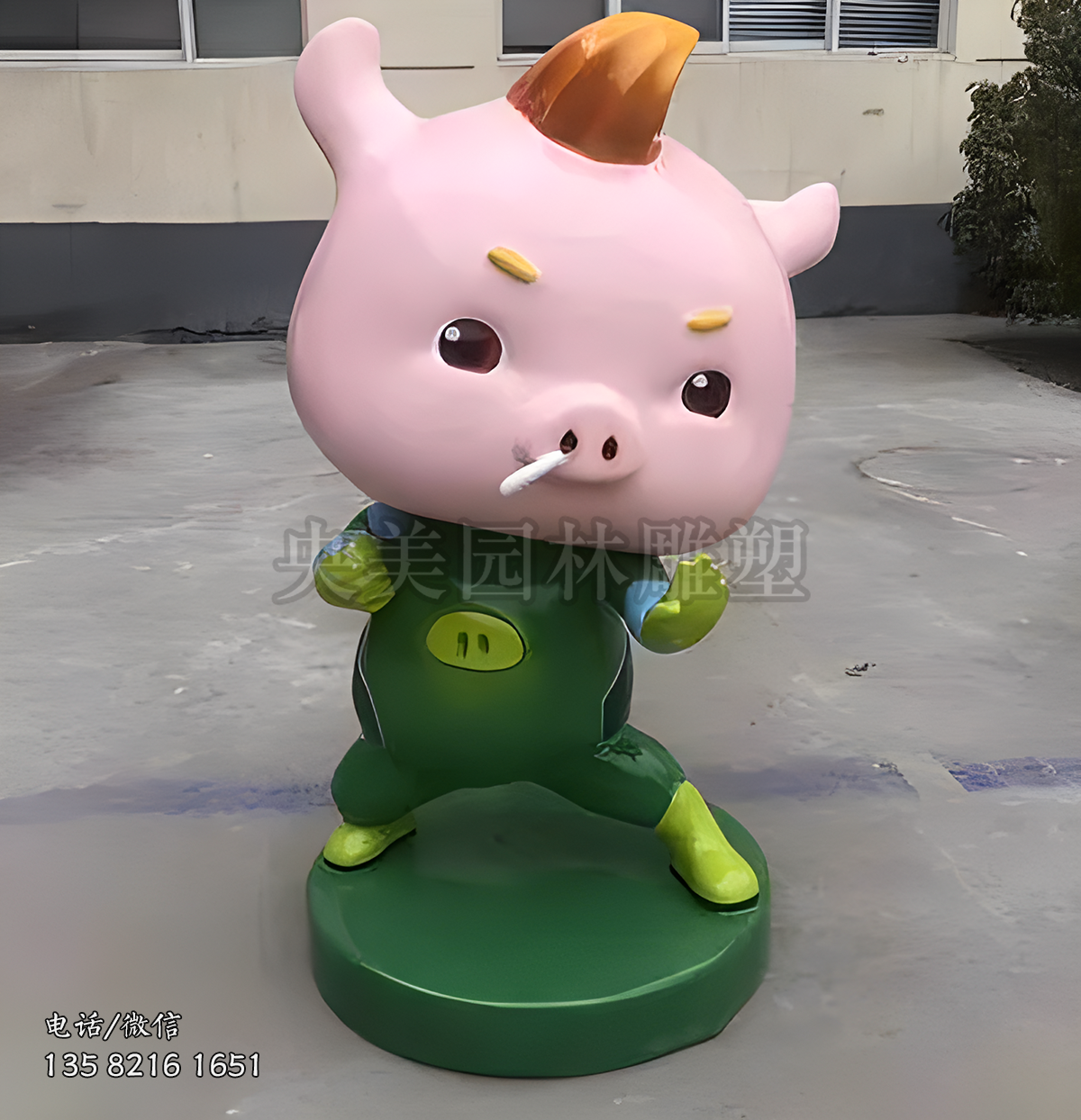 玻璃鋼卡通豬，豬豬俠雕塑