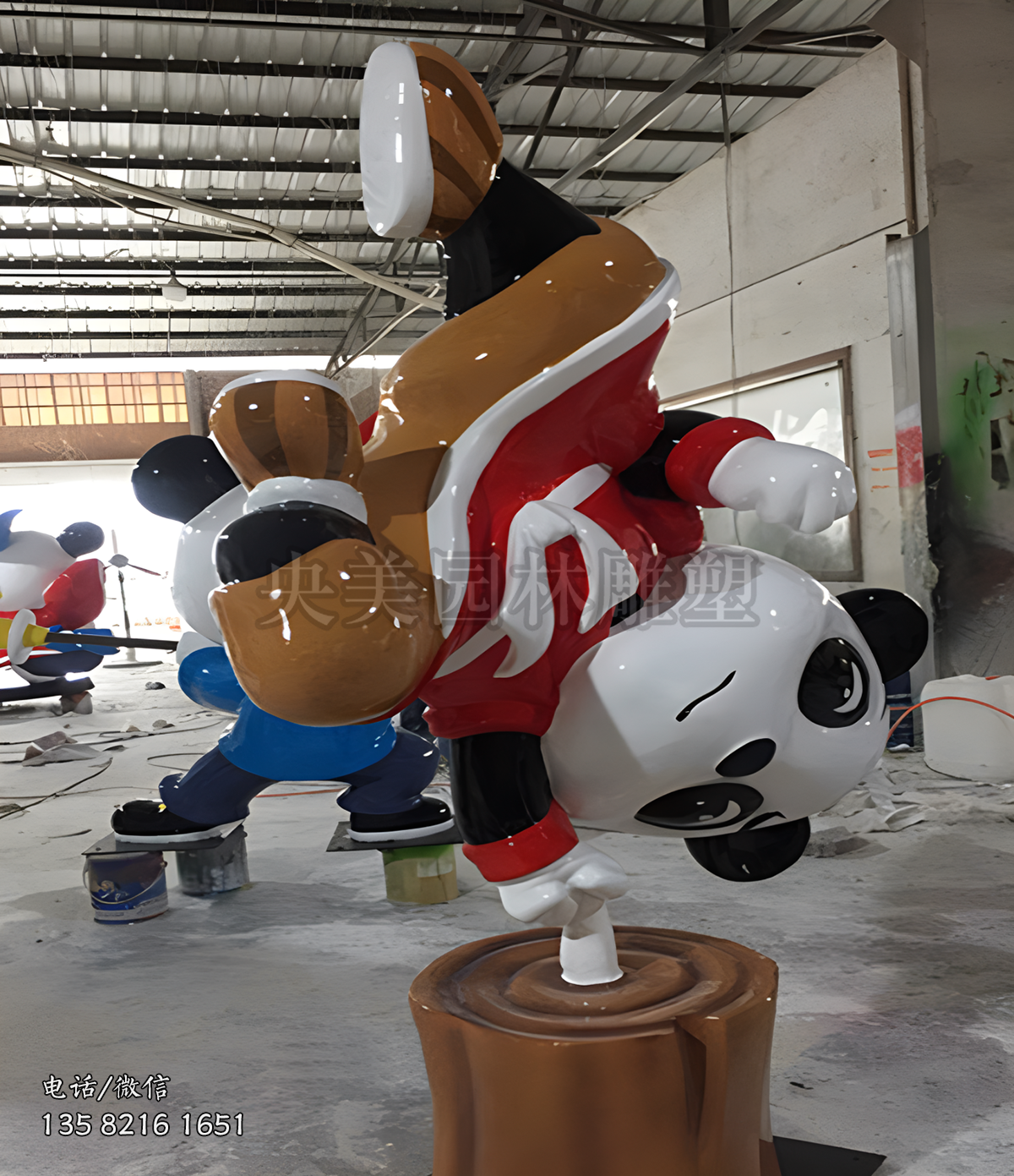 倒立一指禪卡通熊貓雕塑