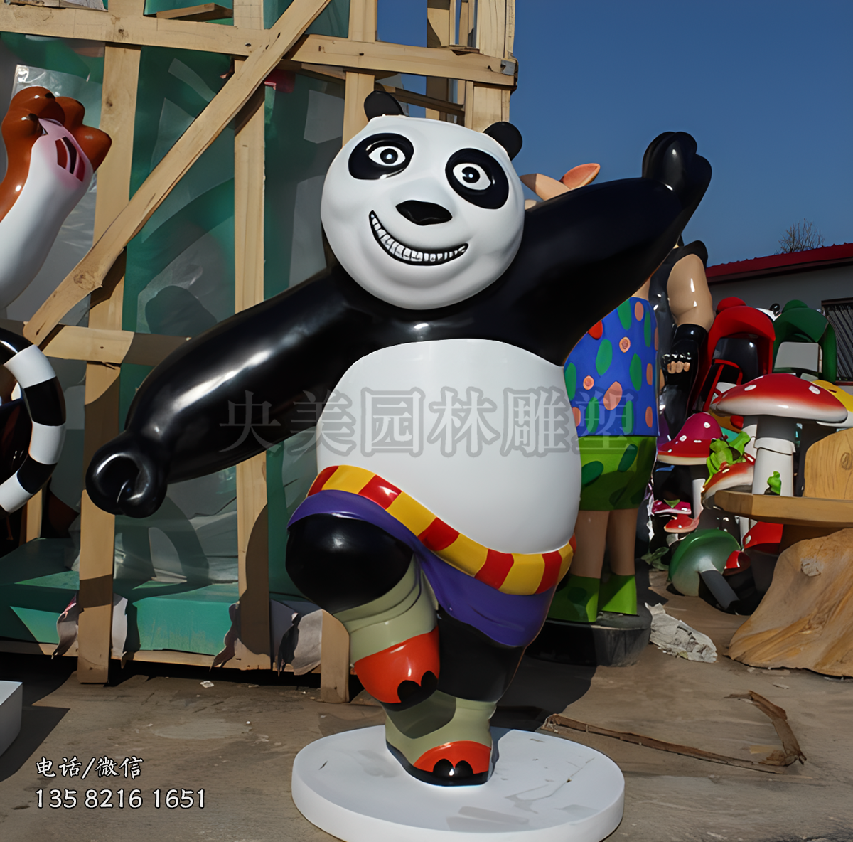 金雞獨(dú)立功夫熊貓雕塑