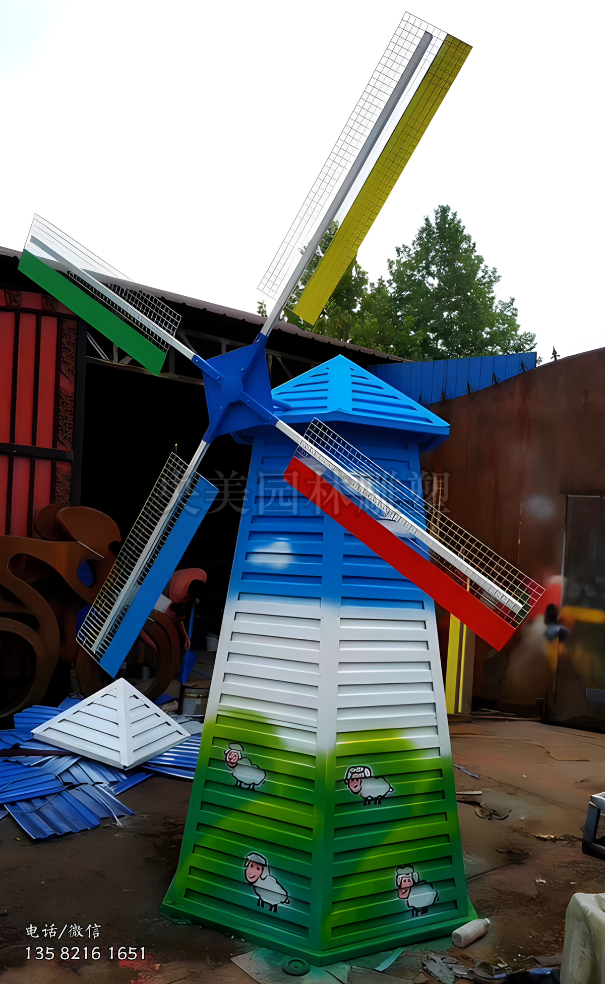 鐵藝噴漆風(fēng)車雕塑