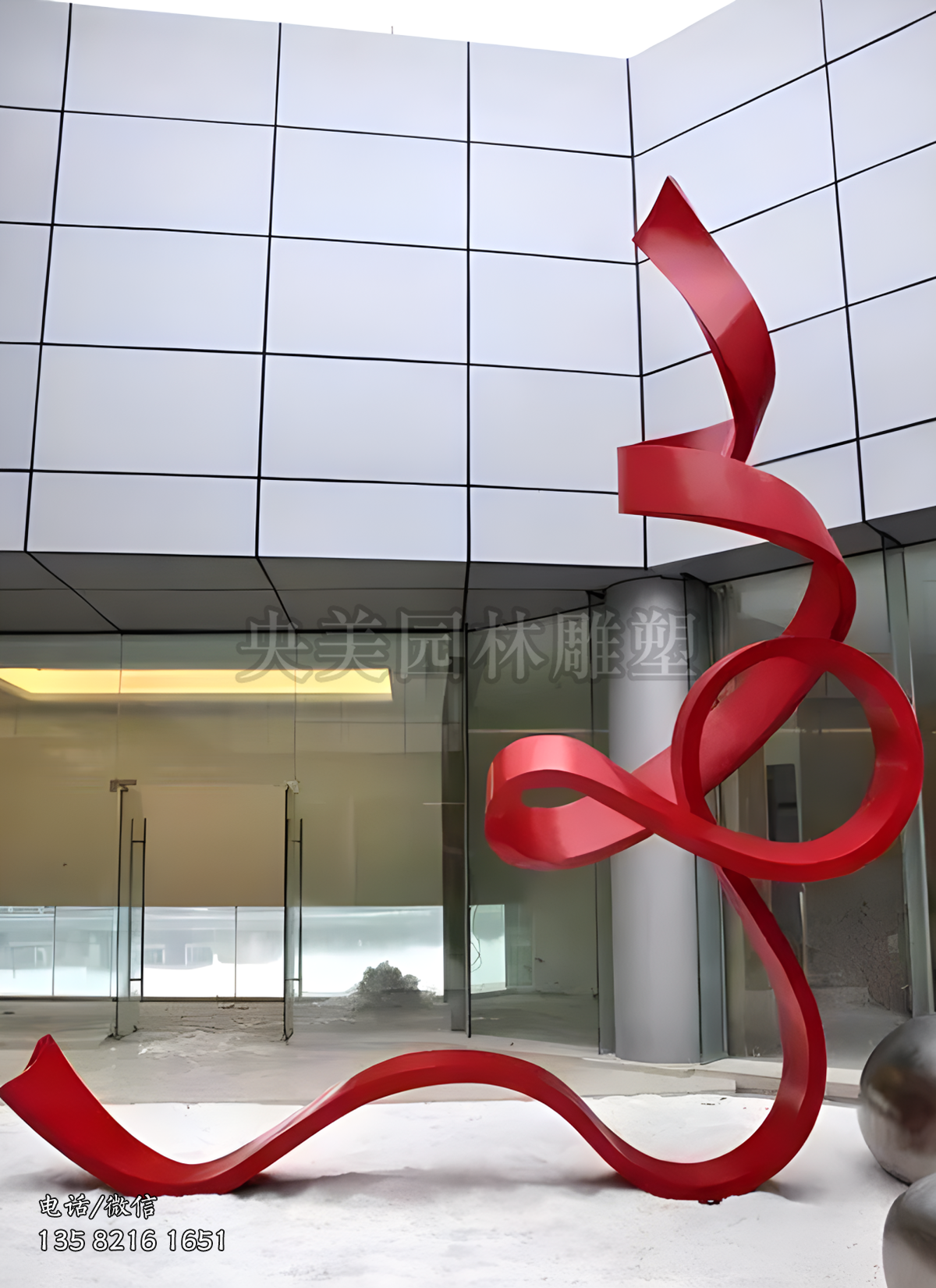 紅色不銹鋼流動的飄帶雕塑