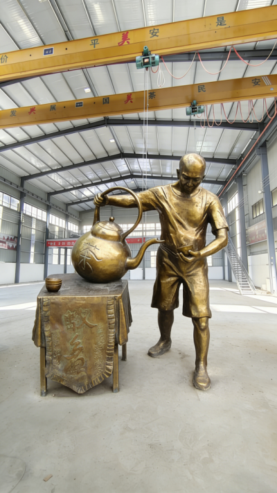 倒茶人物鑄銅雕塑